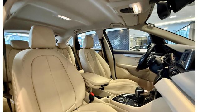BMW 220i