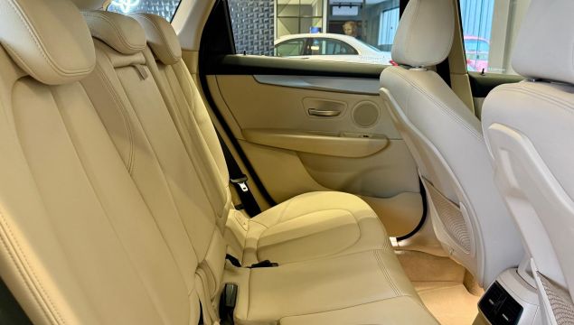 BMW 220i