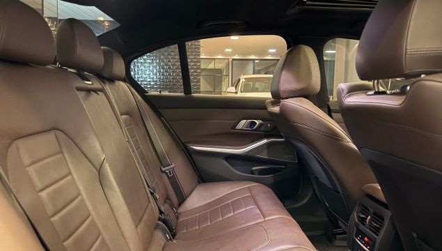BMW 320i