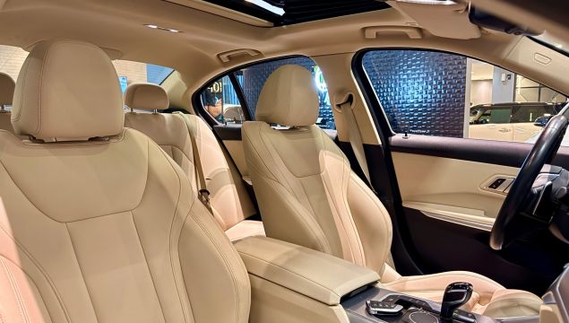 BMW 320i