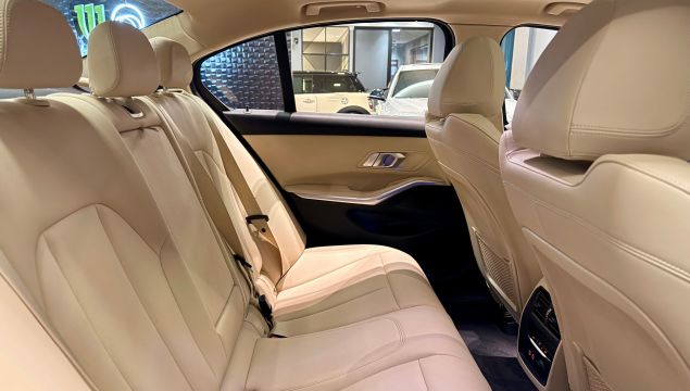 BMW 320i